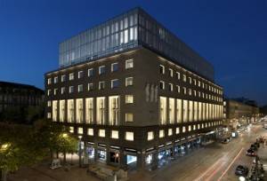 Armani-Hotel-Milano_Exterior-2-660x450