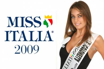 Maria Perrusi, Miss Italia 2009 indossa Boccadamo