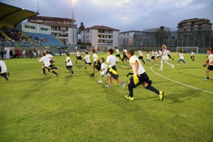 Un Cuore di Solidarietà infiamma lo stadio di Frosinone