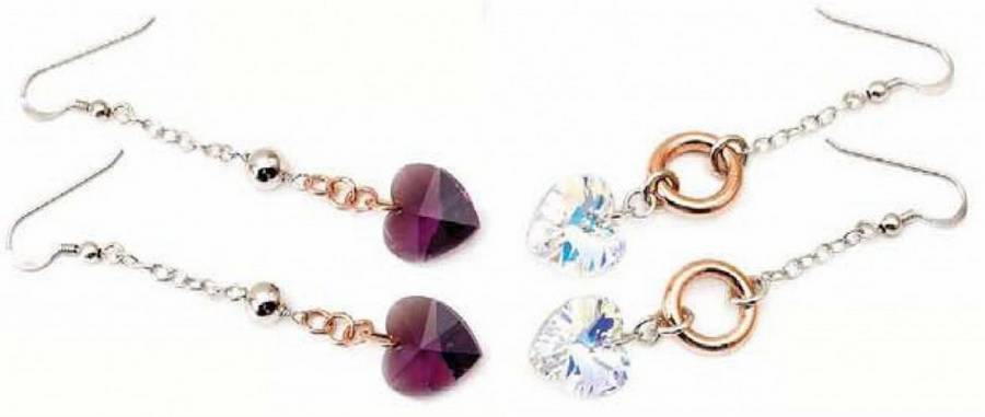 Collezione Katrin, orecchini KM/OR 02 in argento rodiato e placcato oro rosa con cristallo Swarovski viola a forma di cuore; orecchini KM/OR 04 in argento rodiato e placcato oro rosa con cristallo Swarovski boreale a forma di cuore.