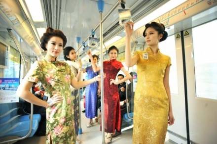 Modelle cinesi in metro: il sito si promuove così