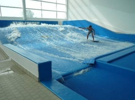 Il Wavegarden per surfare senza mare